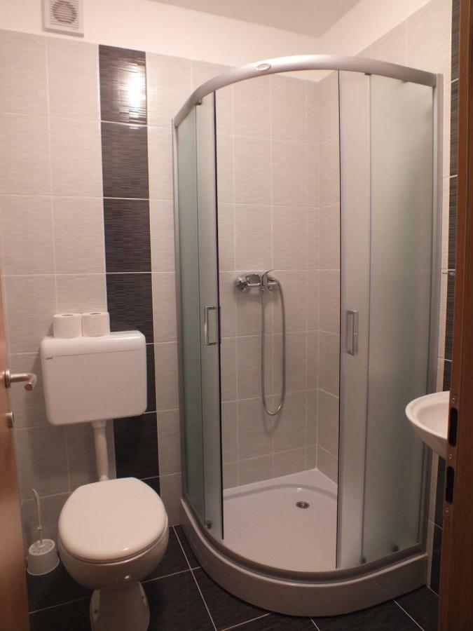 Apartmani Barisic Бродариця Екстер'єр фото
