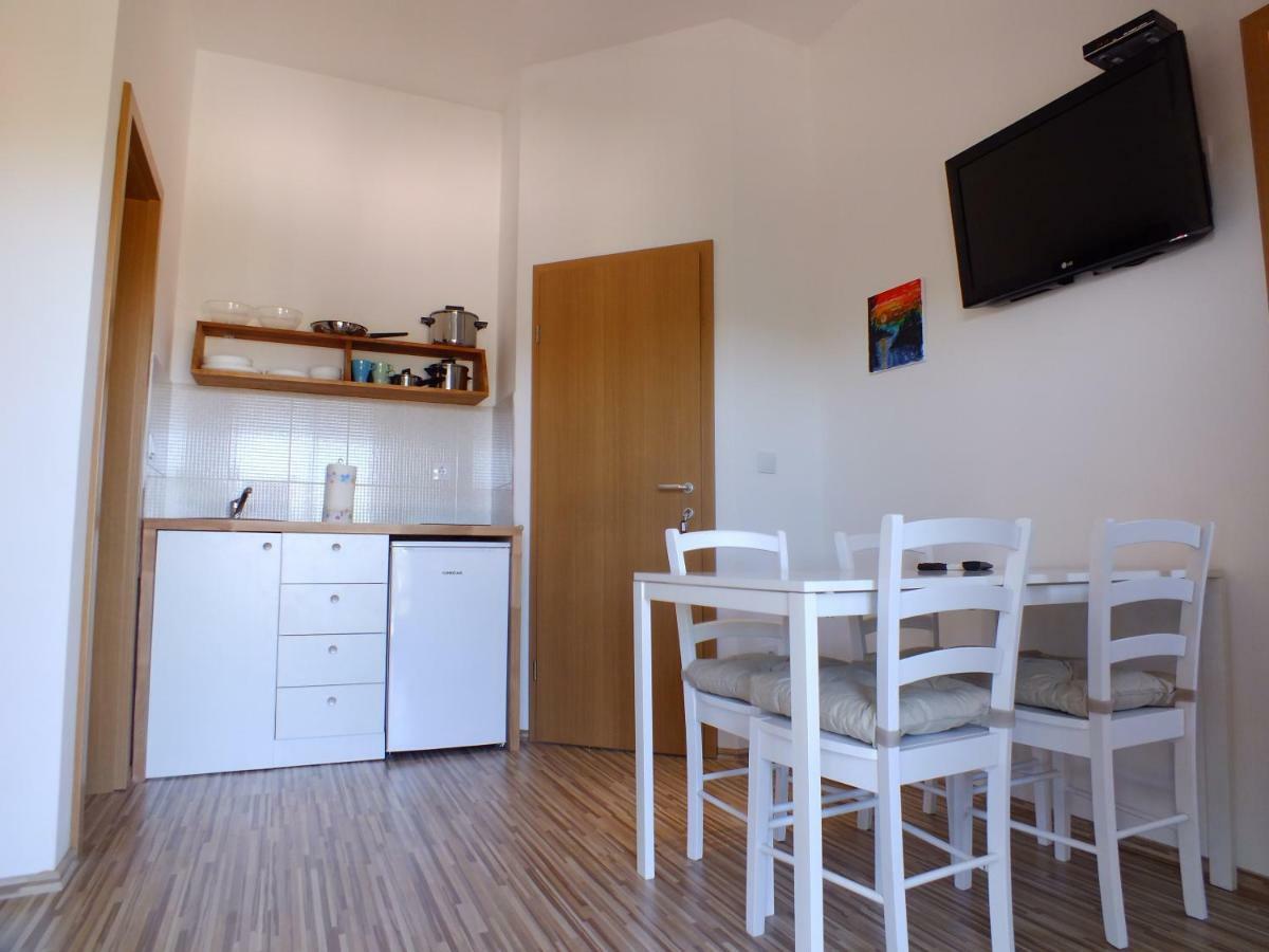 Apartmani Barisic Бродариця Екстер'єр фото